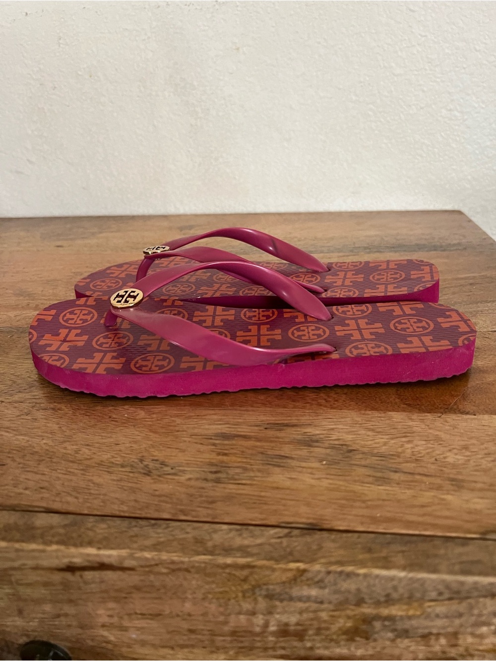 Tory Burch Flip Flops in Party Fuschia Traveler Square 650 Size 9M - Picture 5 of 10